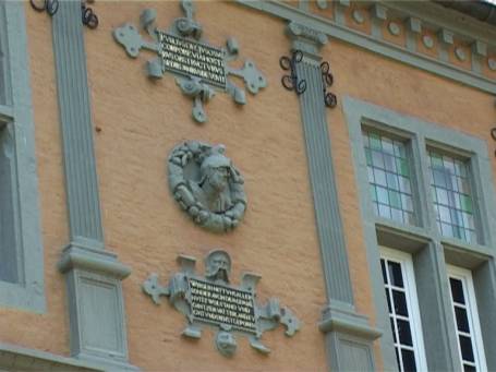 Mönchengladbach : Schloss Rheydt, Herrenhaus, Figurenschmuck